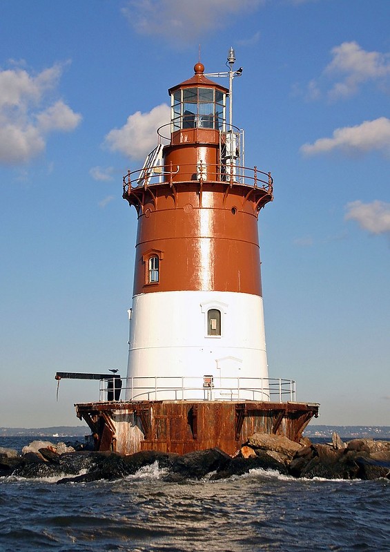 New Jersey / Romer Shoal lighthouse
Author of the photo: [url=https://jeremydentremont.smugmug.com/]nelights[/url]

Keywords: New York;New Jersey;United States;Offshore