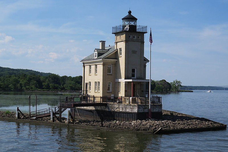 New York / Hudson river / Kingston / Rondout Creek lighthouse
Author of the photo: [url=https://www.flickr.com/photos/larrymyhre/]Larry Myhre[/url]

Keywords: New York;Hudson River;Kingston;United States