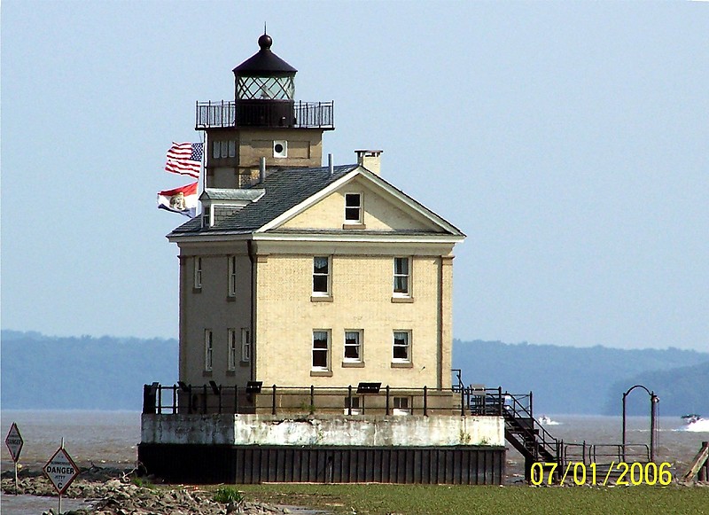 New York / Hudson river / Kingston / Rondout Creek lighthouse
Author of the photo: [url=https://www.flickr.com/photos/bobindrums/]Robert English[/url]

Keywords: New York;Hudson River;Kingston;United States