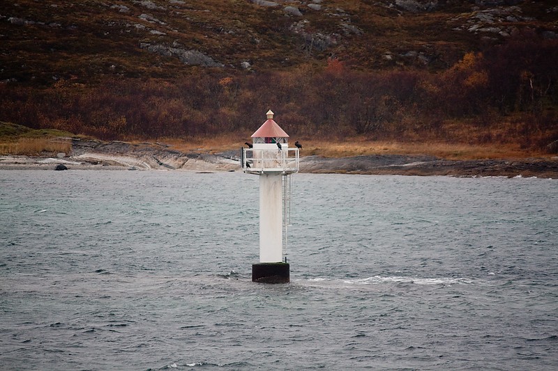 Rosoygalten lighthouse
Photo source:[url=http://lighthousesrus.org/index.htm]www.lighthousesRus.org[/url]
Non-commercial usage with attribution allowed
Keywords: Tjottafjord;Helgeland;Norway;Norwegian Sea