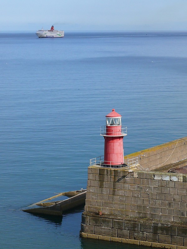 Irish Sea / Rosslare / Pierhead Lighthouse
Author of the photo: [url=https://www.flickr.com/photos/yiddo2009/]Patrick Healy[/url]
Keywords: Ireland;Irish sea;Rosslare