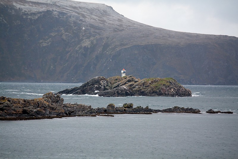 Finnmark-Fylke / Havöysund / Garpeskjaer (Garpholmen) Fyr
Photo source:[url=http://lighthousesrus.org/index.htm]www.lighthousesRus.org[/url]
Non-commercial usage with attribution allowed
Keywords: Norway;Finnmark;Havoysund