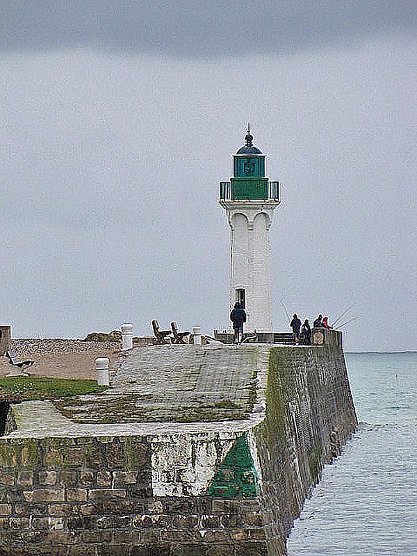 North Normandy / St. Valery en Caux (Jetée de l'Ouest) lighthouse
Author of the photo: [url=https://www.flickr.com/photos/21475135@N05/]Karl Agre[/url]

Keywords: Normandy;France;English channel