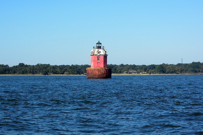 Maryland / Sandy Point Shoal lighthouse
Author of the photo: [url=https://www.flickr.com/photos/lighthouser/sets]Rick[/url]
Keywords: United States;Maryland;Chesapeake bay;Offshore