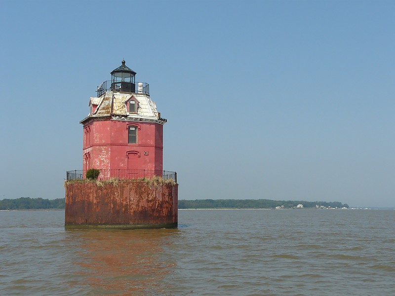 Maryland / Sandy Point Shoal lighthouse
Author of the photo: [url=https://www.flickr.com/photos/9742303@N02/albums]Kaye Duncan[/url]

Keywords: United States;Maryland;Chesapeake bay;Offshore