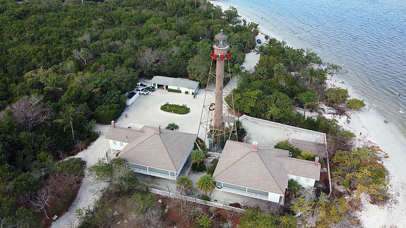 Florida / Sanibel Island lighthouse
Author of the photo: [url=https://www.flickr.com/photos/31291809@N05/]Will[/url]
Keywords: Florida;United States;Gulf of Mexico;San Carlos Bay;Aerial