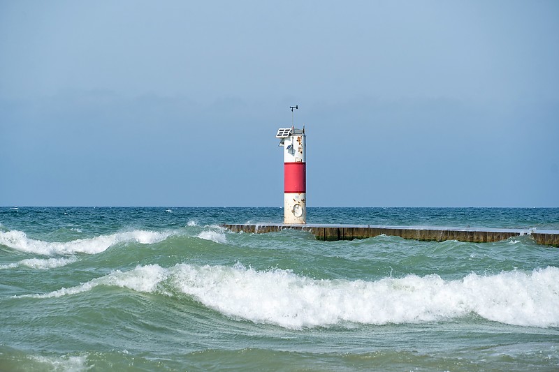 Michigan / Saugatuck South Pierhead light
Author of the photo: [url=https://www.flickr.com/photos/selectorjonathonphotography/]Selector Jonathon Photography[/url]
Keywords: Lake Michigan;United States;Michigan