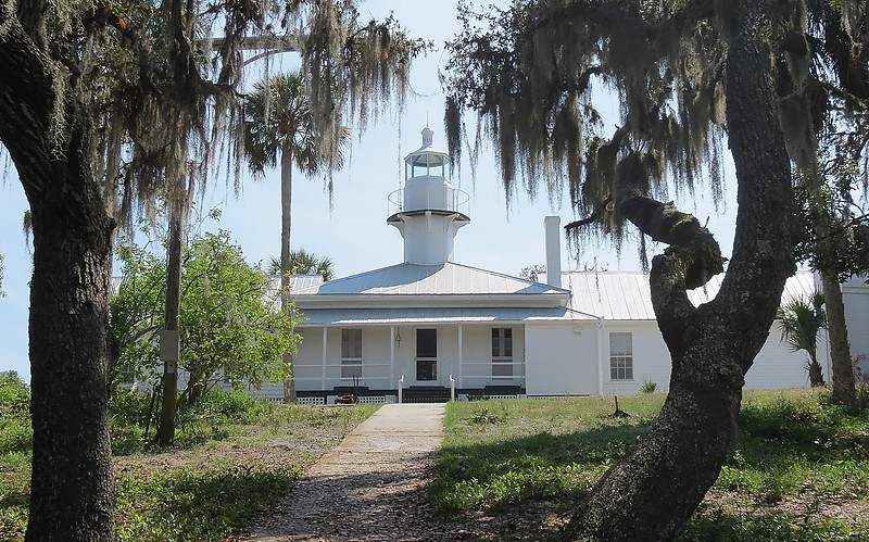 Florida / Seahorse Key / Cedar Keys lighthouse
Author of the photo: [url=https://www.flickr.com/photos/21475135@N05/]Karl Agre[/url]
Keywords: Florida;Gulf of Mexico;United States;Cedar Keys