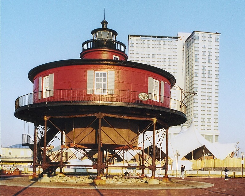 Maryland / Seven Foot Knoll lighthouse
Author of the photo: [url=https://www.flickr.com/photos/larrymyhre/]Larry Myhre[/url]

Keywords: United States;Maryland;Chesapeake bay;Baltimore