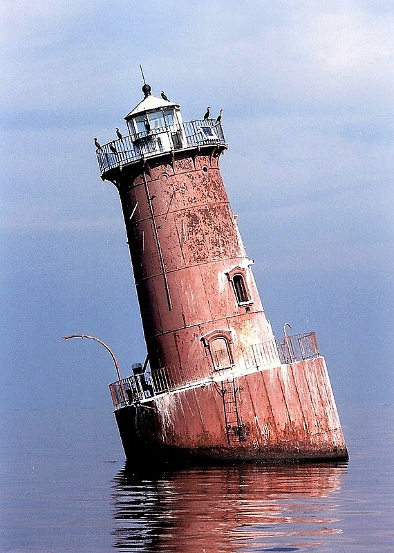 Maryland / Chesapeake Bay / Sharps Island Lighthouse
Author of the photo:[url=https://www.flickr.com/photos/lighthouser/sets]Rick[/url]
Keywords: Chesapeake Bay;Maryland;United States;Offshore