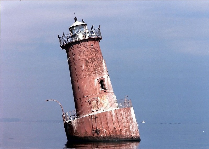 Maryland / Chesapeake Bay / Sharps Island Lighthouse
Author of the photo:[url=https://www.flickr.com/photos/lighthouser/sets]Rick[/url]
Keywords: Chesapeake Bay;Maryland;United States;Offshore