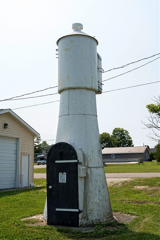 Michigan /  Six Mile Point Range Front lighthouse
Author of the photo: [url=https://www.flickr.com/photos/selectorjonathonphotography/]Selector Jonathon Photography[/url]
Keywords: Michigan;Lake Huron;United States