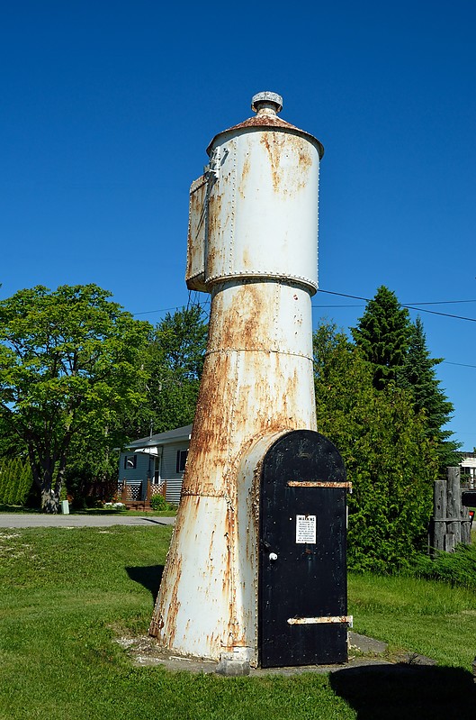 Michigan /  Six Mile Point Range Front lighthouse
Author of the photo: [url=https://www.flickr.com/photos/8752845@N04/]Mark[/url]
Keywords: Michigan;Lake Huron;United States