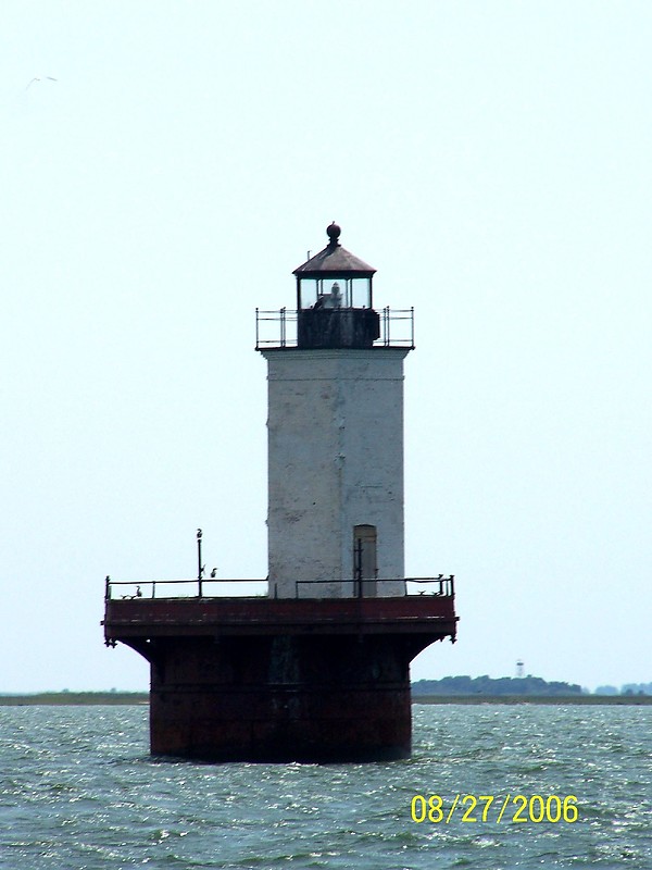 Maryland / Solomon's Lump lighthouse
Author of the photo: [url=https://www.flickr.com/photos/bobindrums/]Robert English[/url]

Keywords: Maryland;Chesapeake Bay;United States;Offshore