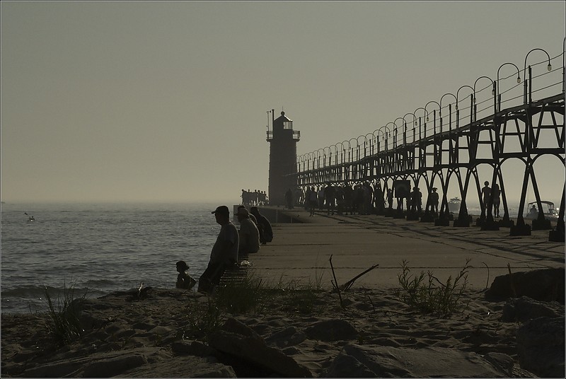 Michigan / South Haven South Pierhead lighthouse
Author of the photo: [url=https://www.flickr.com/photos/jowo/]Joel Dinda[/url]
Keywords: Michigan;Lake Michigan;United States;South Haven