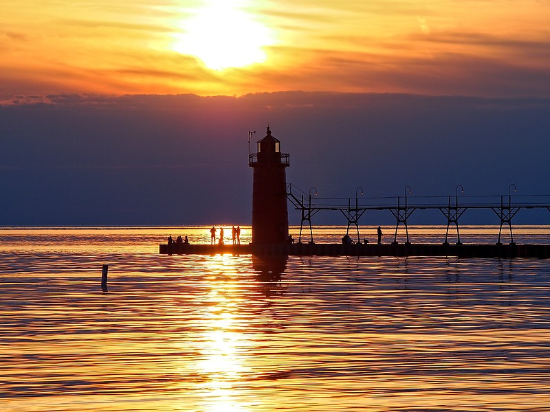 Michigan / South Haven South Pierhead lighthouse
Author of the photo: [url=https://www.flickr.com/photos/selectorjonathonphotography/]Selector Jonathon Photography[/url]
Keywords: Michigan;Lake Michigan;United States;South Haven;Sunset