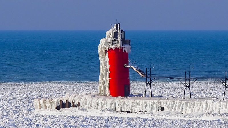 Michigan / South Haven South Pierhead lighthouse at winter
Author of the photo: [url=https://www.flickr.com/photos/selectorjonathonphotography/]Selector Jonathon Photography[/url]
Keywords: Michigan;Lake Michigan;United States;South Haven;Winter