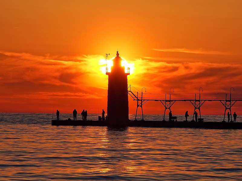 Michigan / South Haven South Pierhead lighthouse
Author of the photo: [url=https://www.flickr.com/photos/selectorjonathonphotography/]Selector Jonathon Photography[/url]
Keywords: Michigan;Lake Michigan;United States;South Haven;Sunset