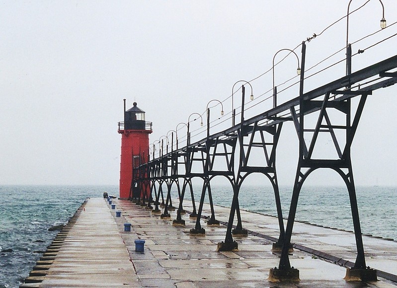 Michigan / South Haven South Pierhead lighthouse
Author of the photo: [url=https://www.flickr.com/photos/larrymyhre/]Larry Myhre[/url]

Keywords: Michigan;Lake Michigan;United States;South Haven