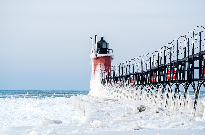 Michigan / South Haven South Pierhead lighthouse
Author of the photo: [url=https://www.flickr.com/photos/selectorjonathonphotography/]Selector Jonathon Photography[/url]
Keywords: Michigan;Lake Michigan;United States;South Haven;Winter