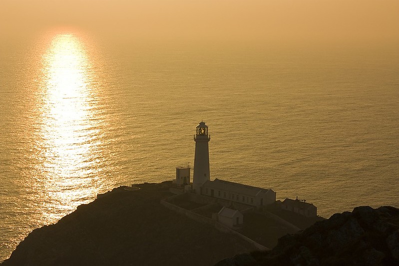 Holyhead / South Stack lighthouse
Author of the photo: [url=https://www.flickr.com/photos/34919326@N00/]Fin Wright[/url]

Keywords: Wales;Irish sea;United Kingdom