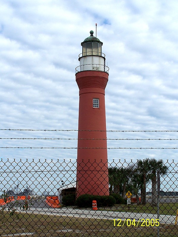 Florida / Mayport / St. Johns River lighthouse
Author of the photo: [url=https://www.flickr.com/photos/bobindrums/]Robert English[/url]
Keywords: Florida;United States;Mayport;Atlantic ocean