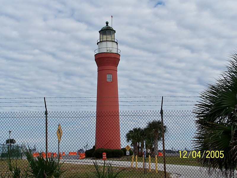 Florida / Mayport / St. Johns River lighthouse
Author of the photo: [url=https://www.flickr.com/photos/larrymyhre/]Larry Myhre[/url]
Keywords: Florida;United States;Mayport;Atlantic ocean