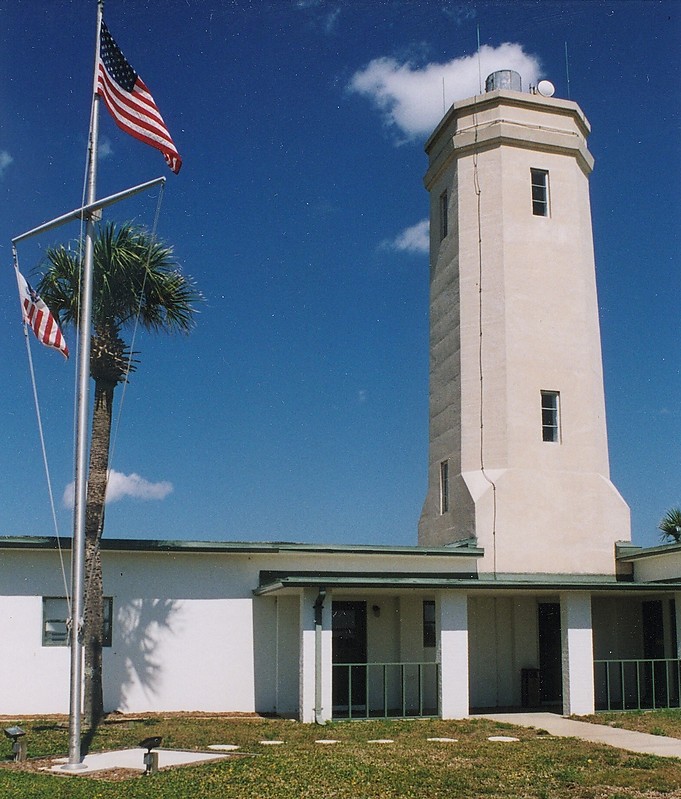 Florida / St. Johns lighthouse
Author of the photo: [url=https://www.flickr.com/photos/larrymyhre/]Larry Myhre[/url]

Keywords: Florida;Mayport;United States;Atlantic ocean