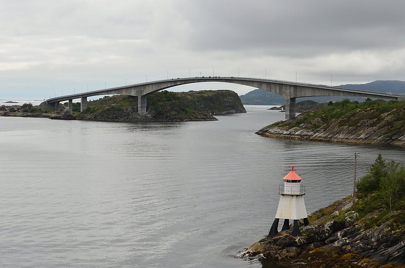 Stokkneset lighthoues
Author of the photo: [url=https://www.flickr.com/photos/16141175@N03/]Graham And Dairne[/url]
Keywords: Norway;Norwegian Sea;Afjord;Stokkholet