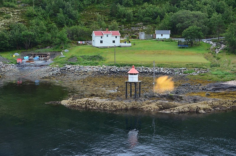 Skjærvikpynten lighthouse
Author of the photo: [url=https://www.flickr.com/photos/16141175@N03/]Graham And Dairne[/url]

Keywords: Norway;Norwegian Sea;Afjord;Stokken