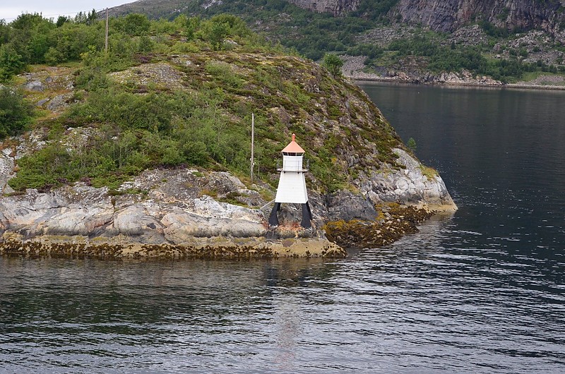 Stokkneset lighthoues
Author of the photo: [url=https://www.flickr.com/photos/16141175@N03/]Graham And Dairne[/url]

Keywords: Norway;Norwegian Sea;Afjord;Stokkholet