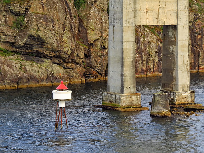 Byfjorden / Stongi lighthouse
Author of the photo: [url=https://www.flickr.com/photos/larrymyhre/]Larry Myhre[/url]
Keywords: Norway;North Sea;Bergen