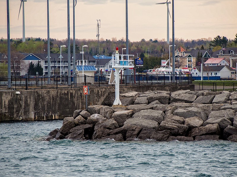 Michigan / Straits State Harbor East Breakwater Light
Author of the photo: [url=https://www.flickr.com/photos/selectorjonathonphotography/]Selector Jonathon Photography[/url]
Keywords: Michigan;Lake Michigan;United States;Lake Huron;Mackinaw city