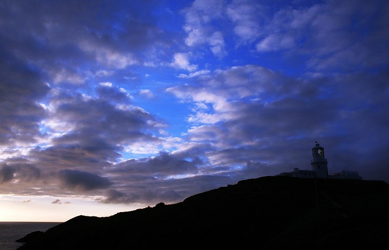 Strumble Head lighthouse at sunset
Author of the photo: [url=https://www.flickr.com/photos/34919326@N00/]Fin Wright[/url]
Keywords: Pembrokeshire;Irish sea;Wales;United Kingdom;Fishguard;Sunset