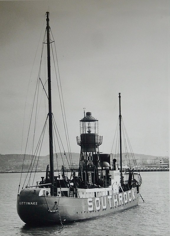 Lightvessel Kittiwake - historic shot
Author of the photo: [url=https://www.flickr.com/photos/42283697@N08/]Tom Kennedy[/url]
Keywords: Lightship;Ireland;Dublin;Irish sea;Historic