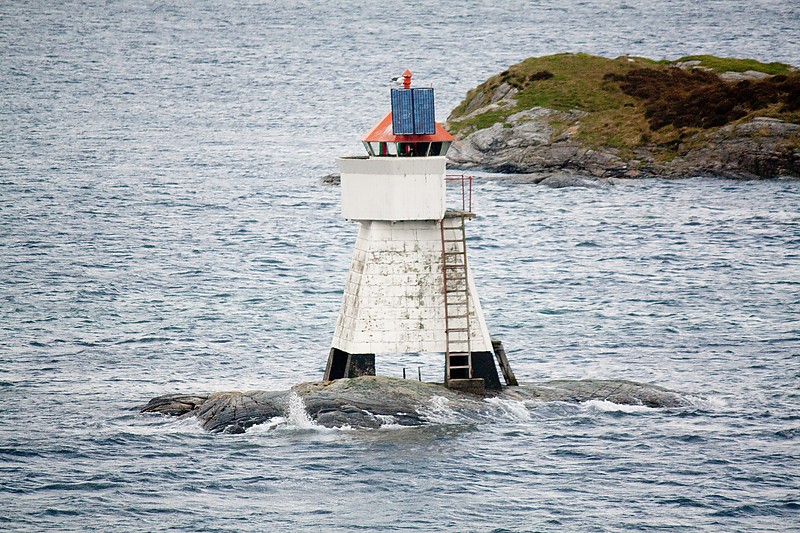 Torvikholmen fyr
Photo source:[url=http://lighthousesrus.org/index.htm]www.lighthousesRus.org[/url]
Non-commercial usage with attribution allowed
Keywords: Norway;Norwegian Sea;Flavaerleia;Heroy