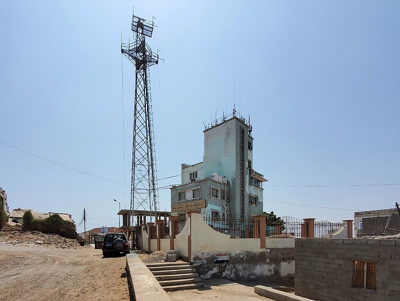 Aden / VTS Radar tower, Port Signal station and Daymark
Building near is VTS
Keywords: Aden;Gulf of Aden;Yemen;Vessel Traffic Service