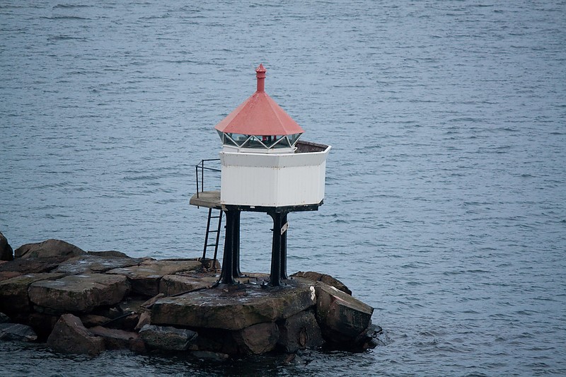 Vadsø havn lighthouse
Photo source:[url=http://lighthousesrus.org/index.htm]www.lighthousesRus.org[/url]
Non-commercial usage with attribution allowed
Keywords: Norway;Vadso;Varangerfjord