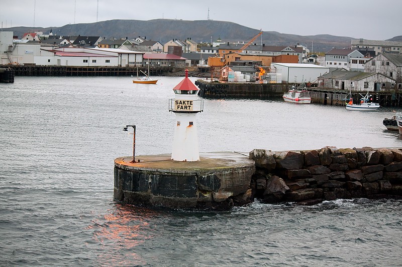 Vardø Harbour lighthouse
Photo source:[url=http://lighthousesrus.org/index.htm]www.lighthousesRus.org[/url]
Non-commercial usage with attribution allowed
Keywords: Vardo;Norway;Barents sea