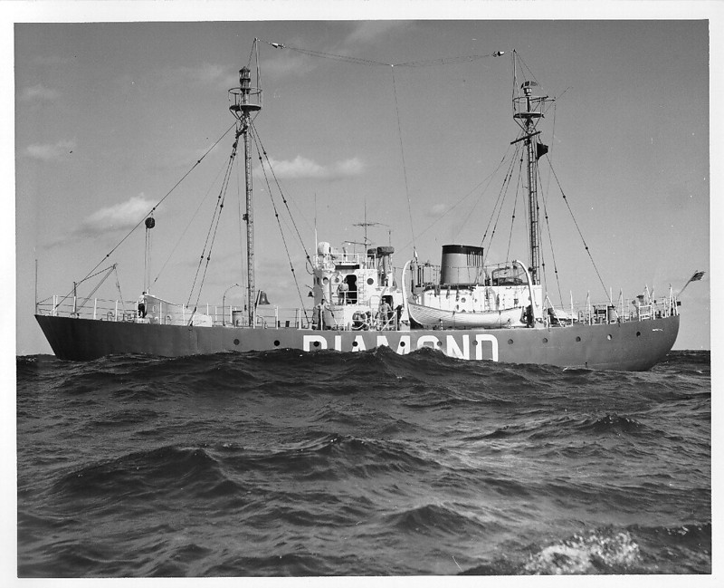 United States Lightvessel WLV 189
Photo from [url=http://www.uscg.mil/history/weblightships/LightshipIndex.asp]US Coast Guard site[/url]
A photo of the WLV 189, No caption; 8 November 1965; Photo No. 110865-20; photographer unknown. 
Keywords: United States;Lightship;Historic;North Carolina