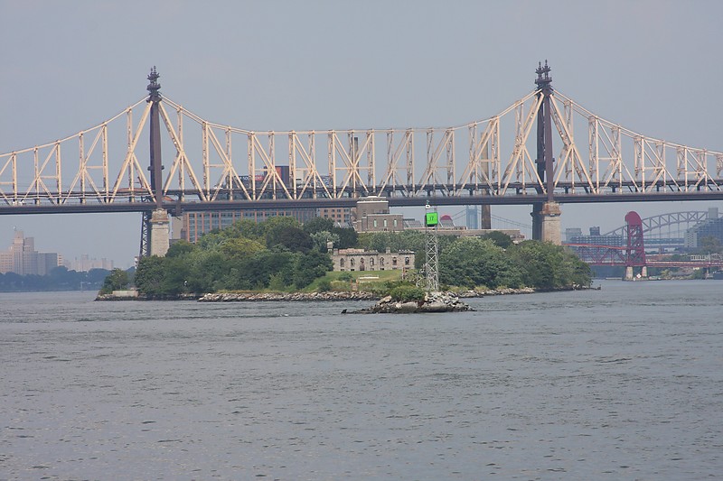 New York / East River / Roosevelt Island Reef / Belmont Island S end light No 17
Keywords: New York;United States;East River