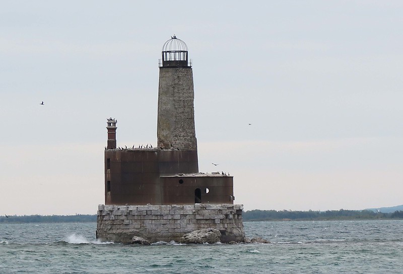 Michigan / Waugoshance shoal lighthouse
Author of the photo: [url=https://www.flickr.com/photos/21475135@N05/]Karl Agre[/url]
Keywords: Michigan;Lake Michigan;United States;Offshore