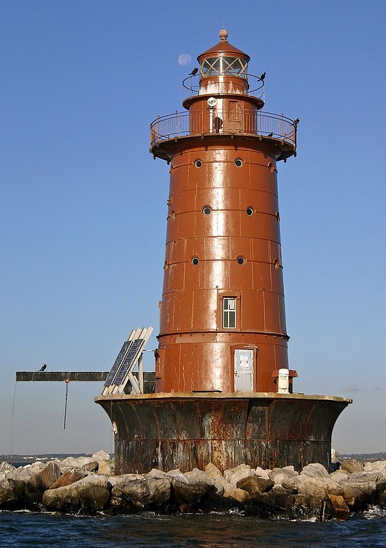 New York / West Bank lighthouse
AKA Staten Island Range Front
Author of the photo: [url=https://jeremydentremont.smugmug.com/]nelights[/url]
Keywords: New York;United States;Offshore;Staten Island