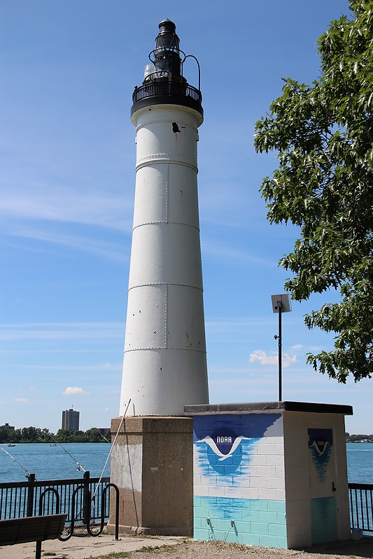Michigan / Windmill Point lighthouse
Author of the photo: [url=http://www.flickr.com/photos/21953562@N07/]C. Hanchey[/url]
Keywords: Michigan;Lake Saint Clair;Detroit;United States