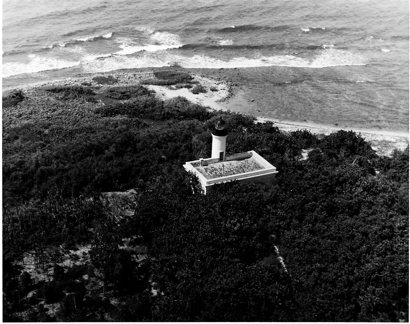 Cayo Cardona Lighthouse
Photo from [url=http://www.uscg.mil/history/weblighthouses/USCGLightList.asp]US Coast Guard site[/url]
no caption/date/photo number; photographer unknown.  An aerial view of the tower and dwelling from landward; probably taken in the late 1940s. 
Keywords: Puerto Rico;Caribbean sea;Historic;Aerial
