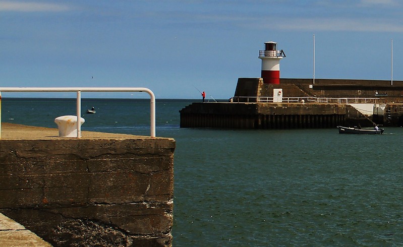 East Coast / Wicklow East Pier Lighthouse
Author of the photo: [url=https://www.flickr.com/photos/81893592@N07/]Mary Healy Carter[/url]

Keywords: Ireland;Wicklow;Irish sea