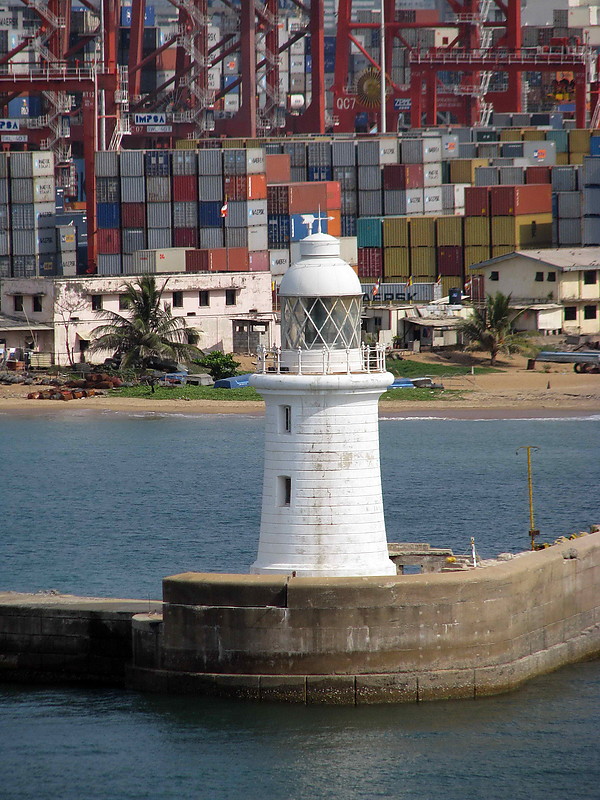 Colombo Southwest Breakwater lighthouse
Photo by [url=http://forum.shipspotting.com/index.php?action=profile;u=18673]Viktor[/url]
Keywords: Sri Lanka;Colombo;Indian ocean
