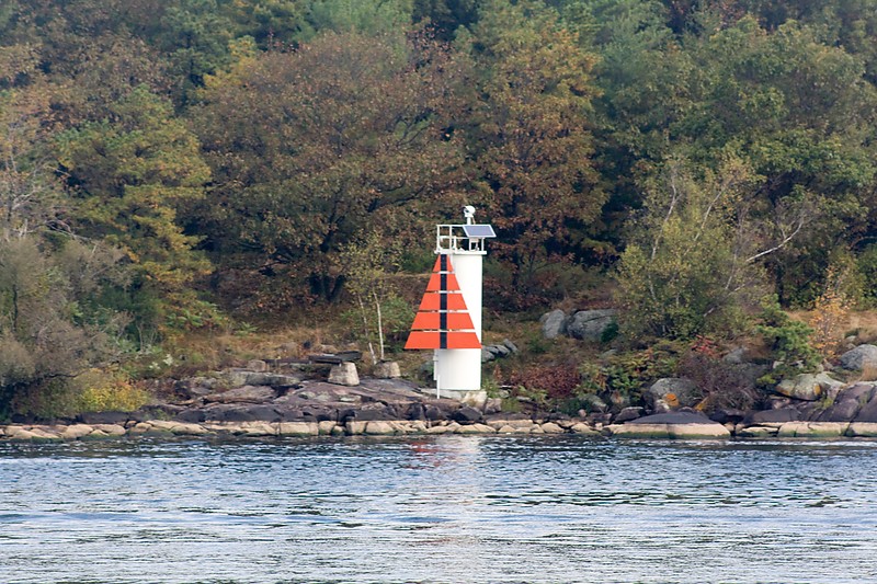 Quebec / De Watteville Front Range light
Photo source:[url=http://lighthousesrus.org/index.htm]www.lighthousesRus.org[/url]
Non-commercial usage with attribution allowed
Keywords: Ontario;Canada;Saint Lawrence River