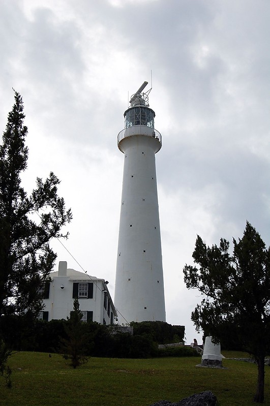 Gibbs Hill Lighthouse
Author of the photo: [url=https://www.flickr.com/photos/bobindrums/]Robert English[/url]
Keywords: Bermuda;Atlantic Ocean;Hamilton Island