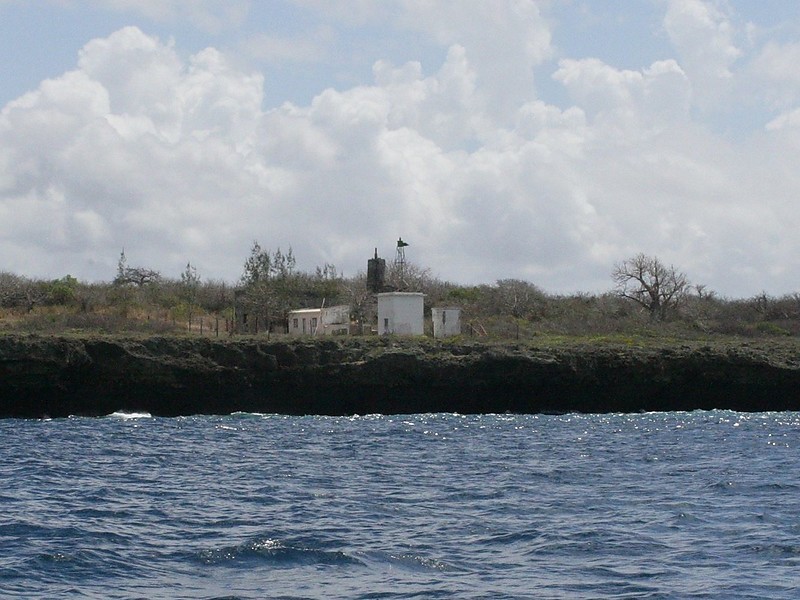 Provincia de Cabo Delgado / Entrance Pemba Bay / Farol de Ponta Said Ali
Tower behind is seems old light
Keywords: Mozambique;Indian ocean;Pembla bay